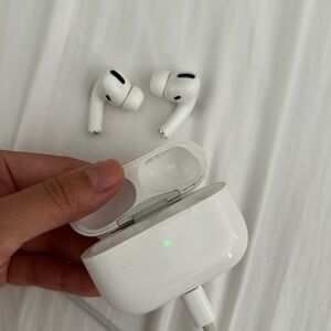 FLAWED Airpods Pro 1st Generation Magsafe Charging Case